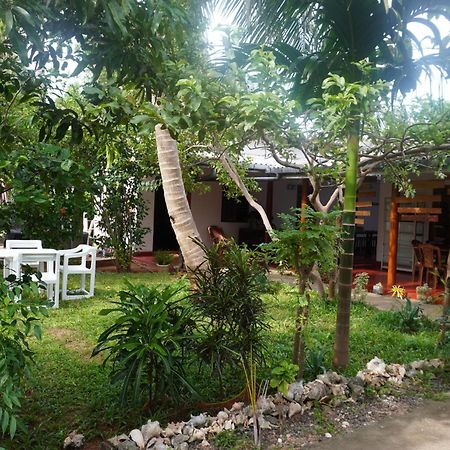 Vibushan Guest House Nilaveli Kültér fotó