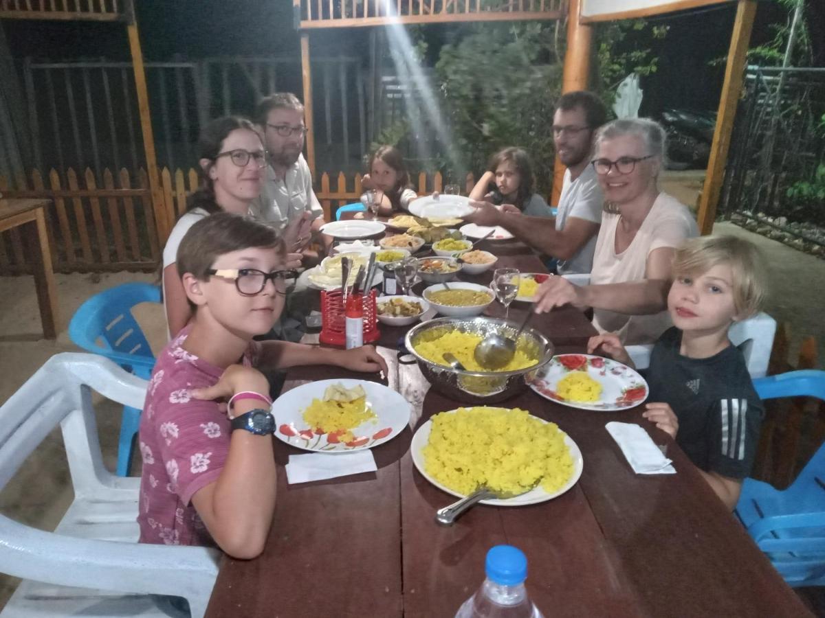 Vibushan Guest House Nilaveli Kültér fotó